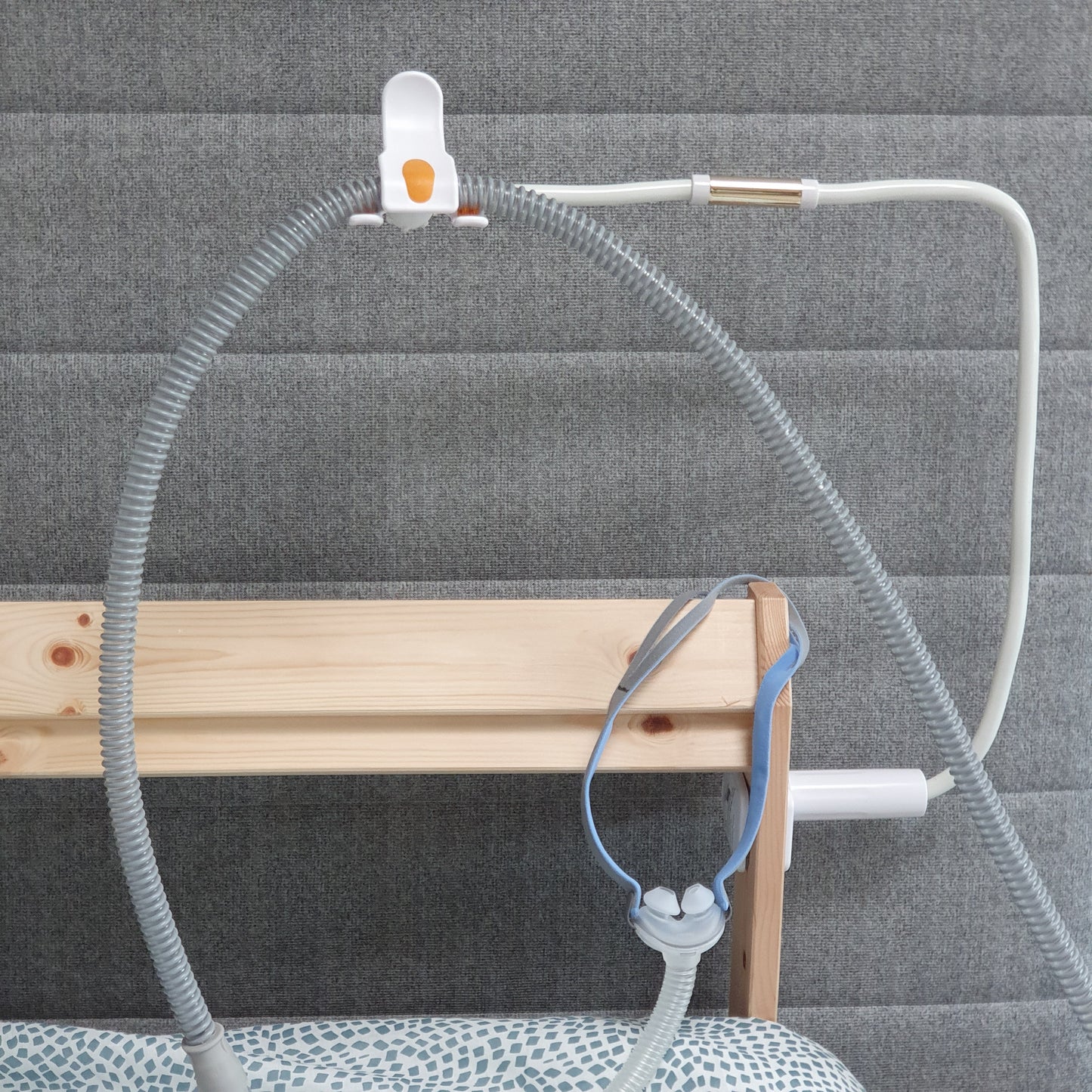 Support arm for CPAP tube